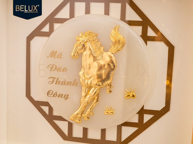 Tranh “Mã Đáo Thành Công” dát vàng 24k – Biểu tượng của khát vọng và thành công bền vững